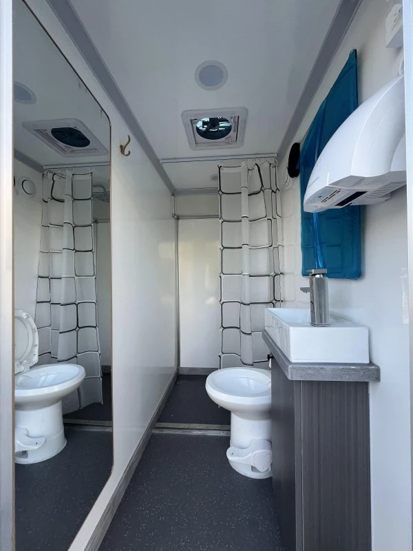 Multi Cubicle Mobile Shower Trailer