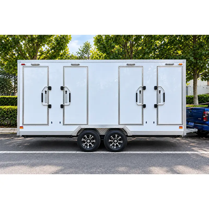 Mobiele douchewagen met meerdere cellen